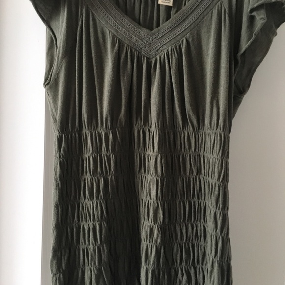 DKNY Stretchy Top - So flattering! - Picture 2 of 8